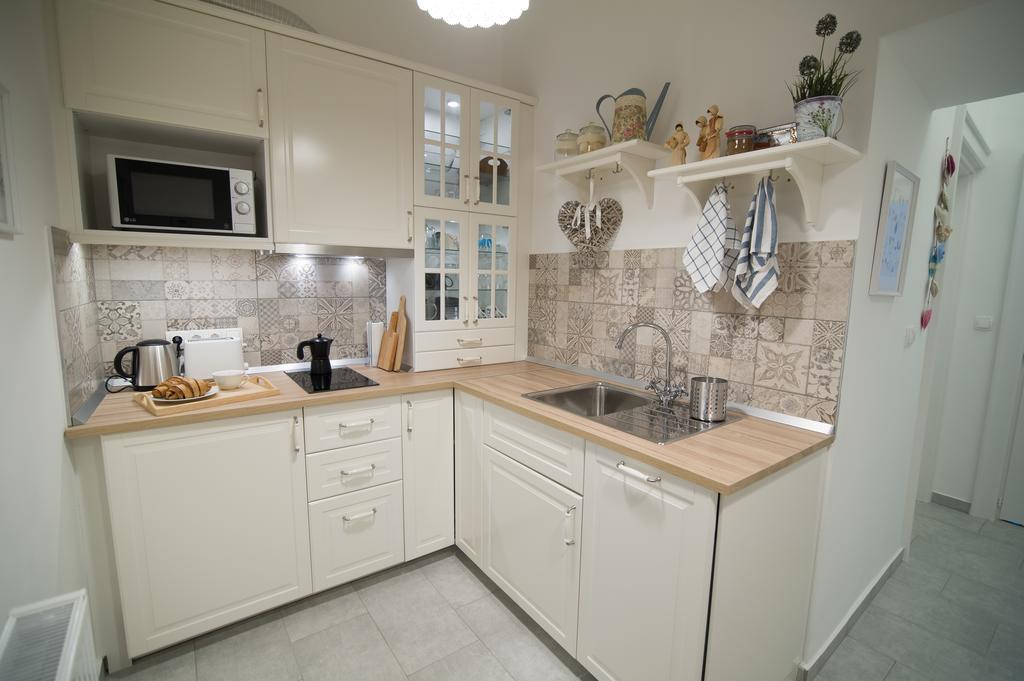Brody Apartman Егер Екстериор снимка
