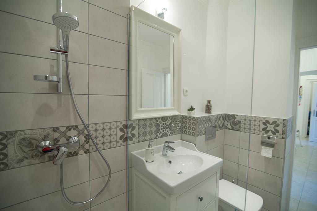 Brody Apartman Егер Екстериор снимка